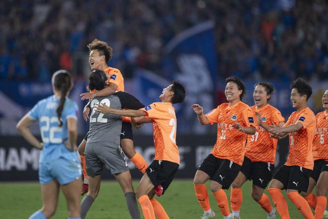 武漢女足奪冠，逆轉(zhuǎn)背后不屈精神激勵(lì)人心。