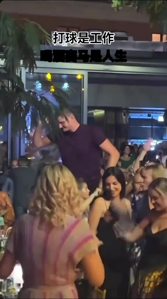 約老師妥妥的人生贏家利用業(yè)余時間打打球賺點錢賽馬