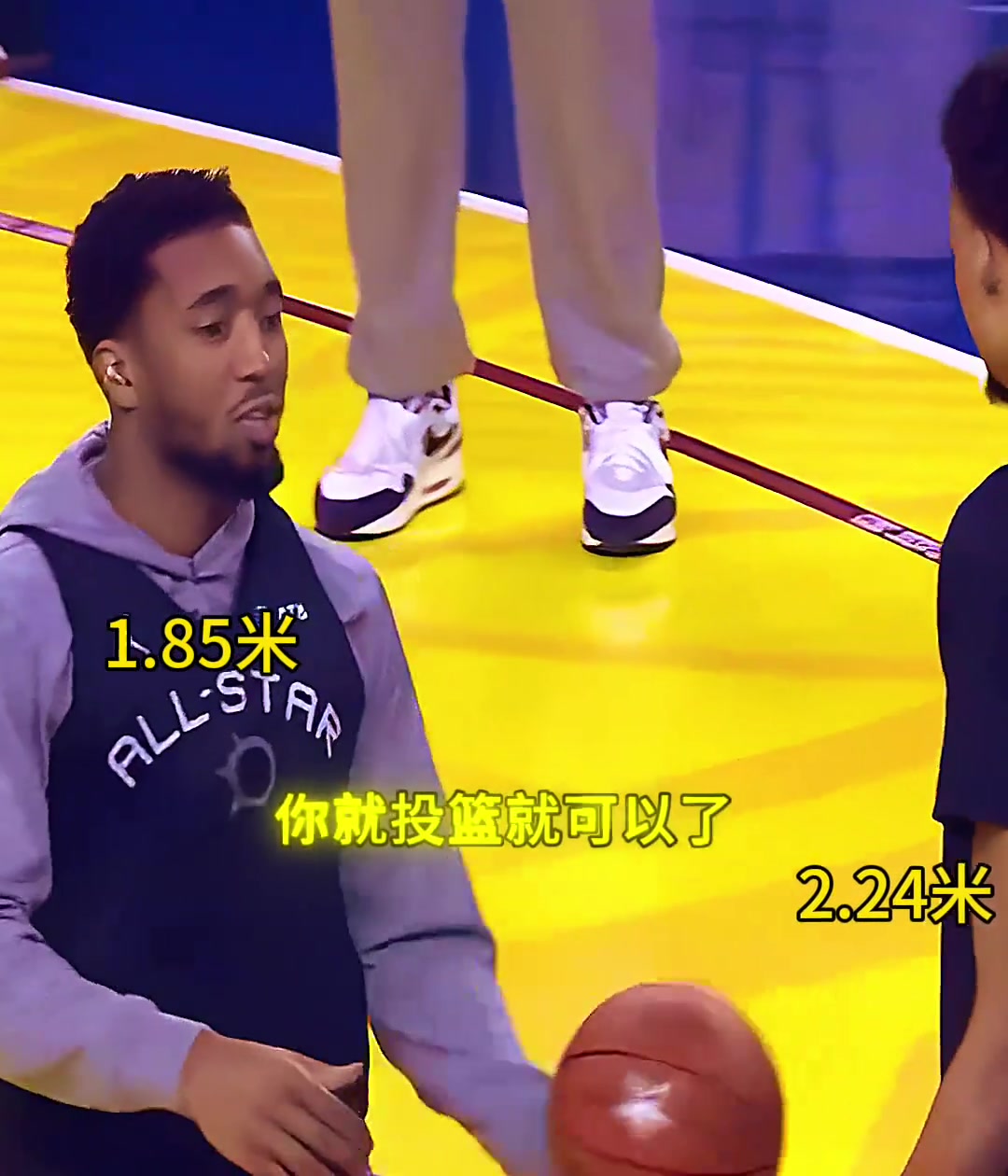 這怎么防米切爾1米85視角體驗(yàn)防守文班亞馬