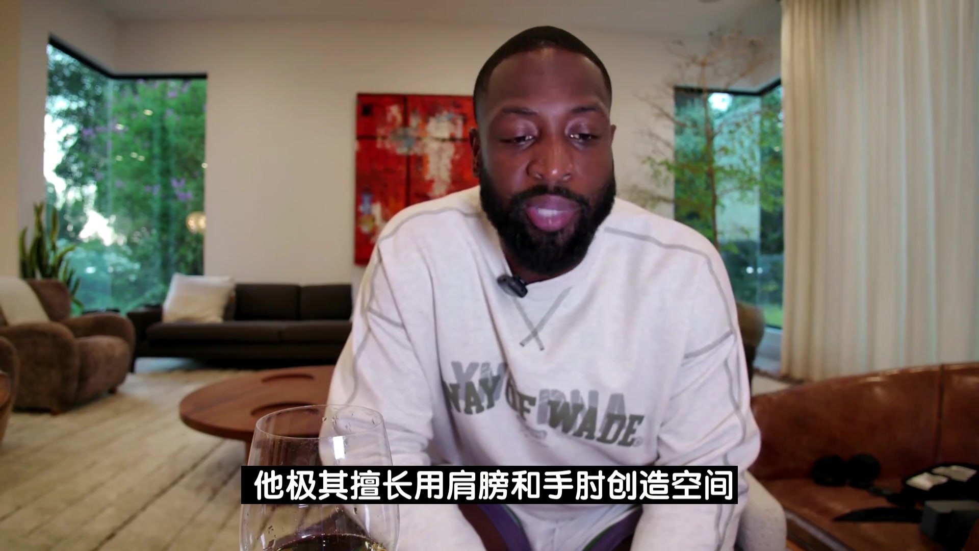 韋德亞歷山大極其擅長用肩膀手肘創(chuàng)造空間但這些動作并不犯規(guī)