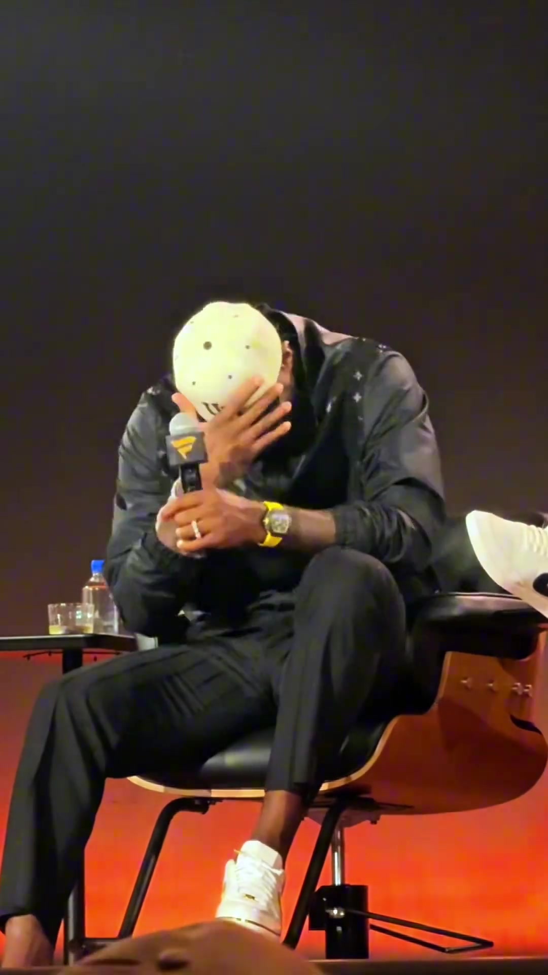 當(dāng)詹姆斯被呼吁再打十年