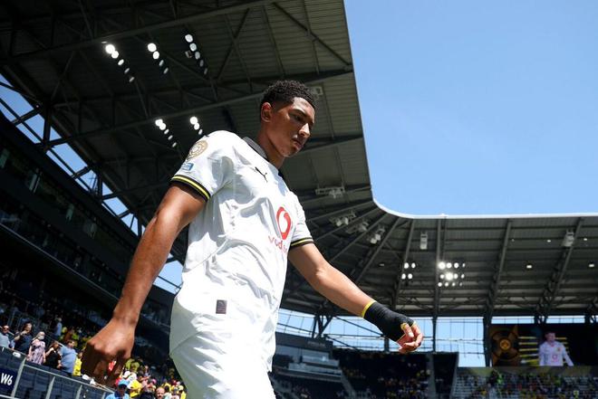 貝林厄姆兄弟多特首秀首球，傳承榮光。