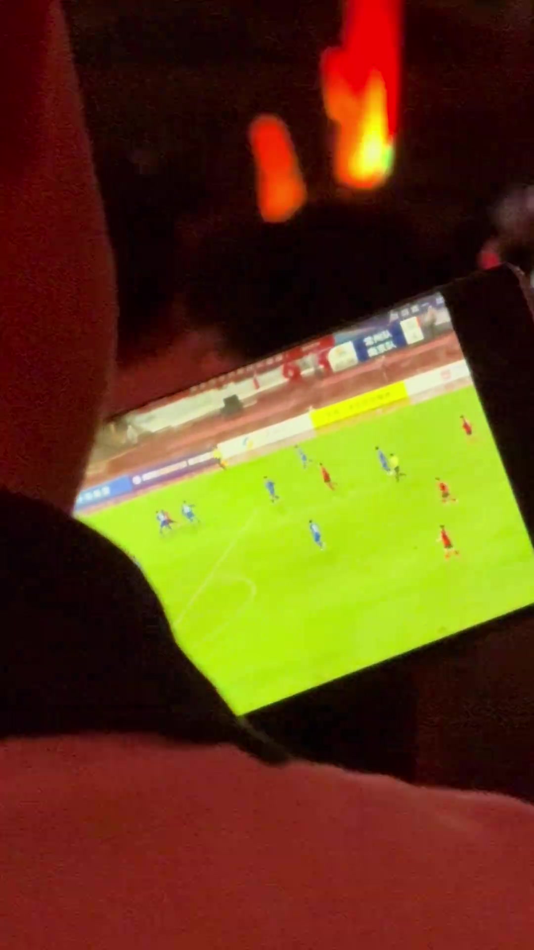 蘇超門(mén)票經(jīng)濟(jì)實(shí)惠這位大哥的觀(guān)賽位置可不便宜啊