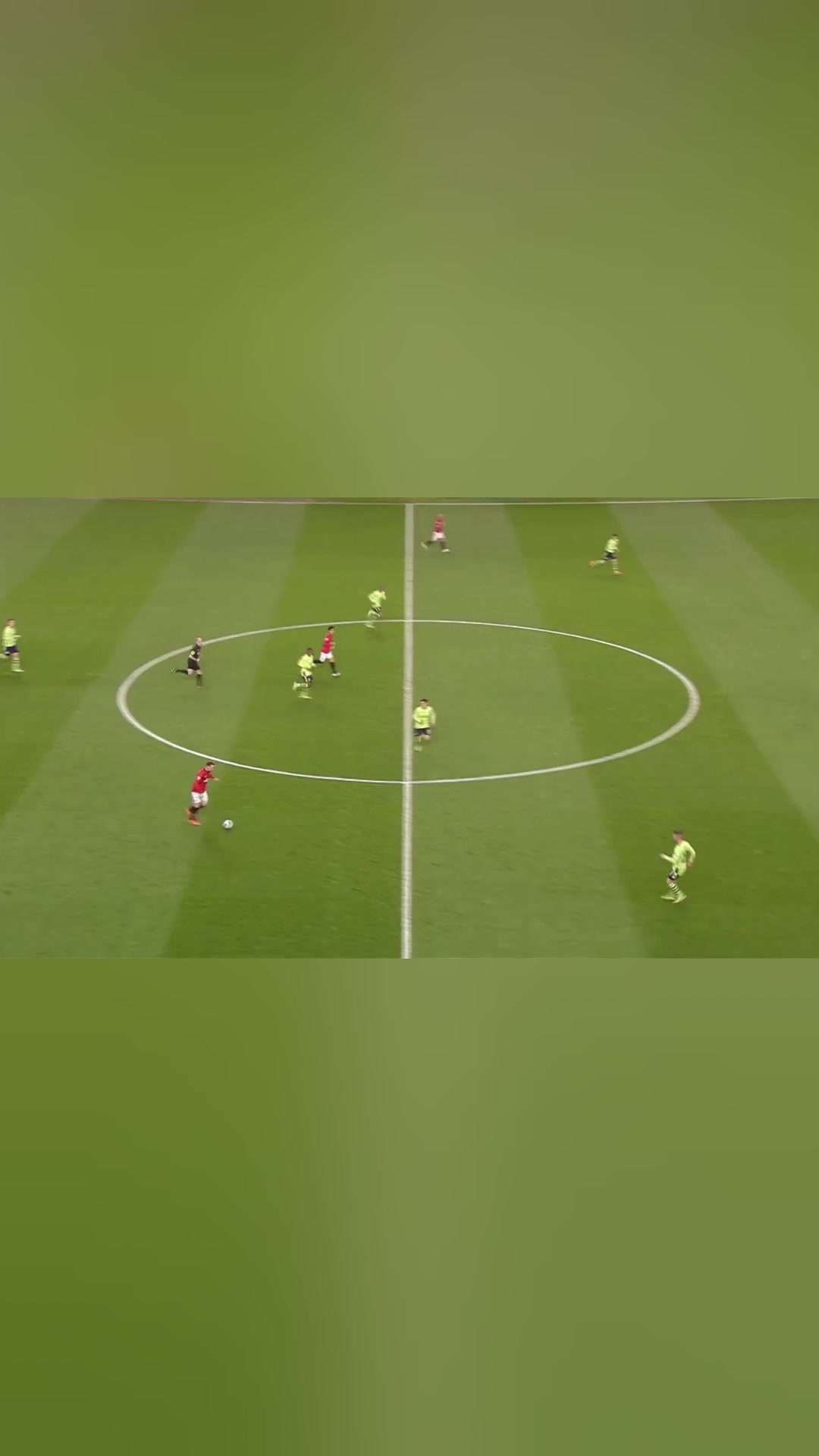 魯尼長(zhǎng)傳連線范佩西造就了一粒載入英超史冊(cè)的世界波