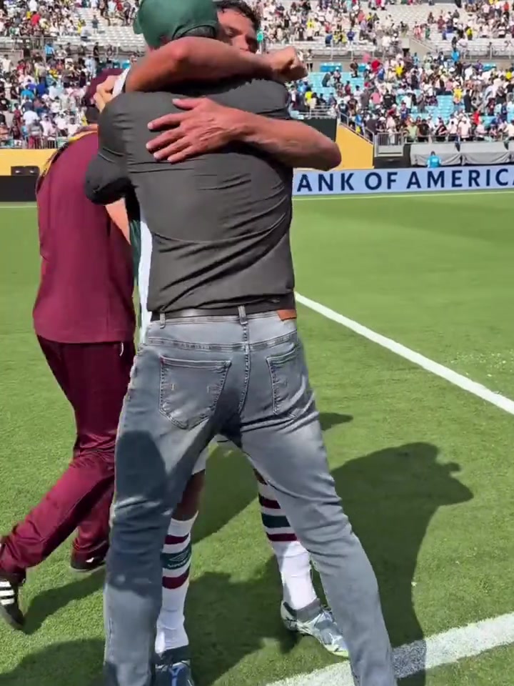 老兵不死弟媳8解圍2攔截3搶斷帶隊(duì)晉級(jí)賽后和主教練激情相擁