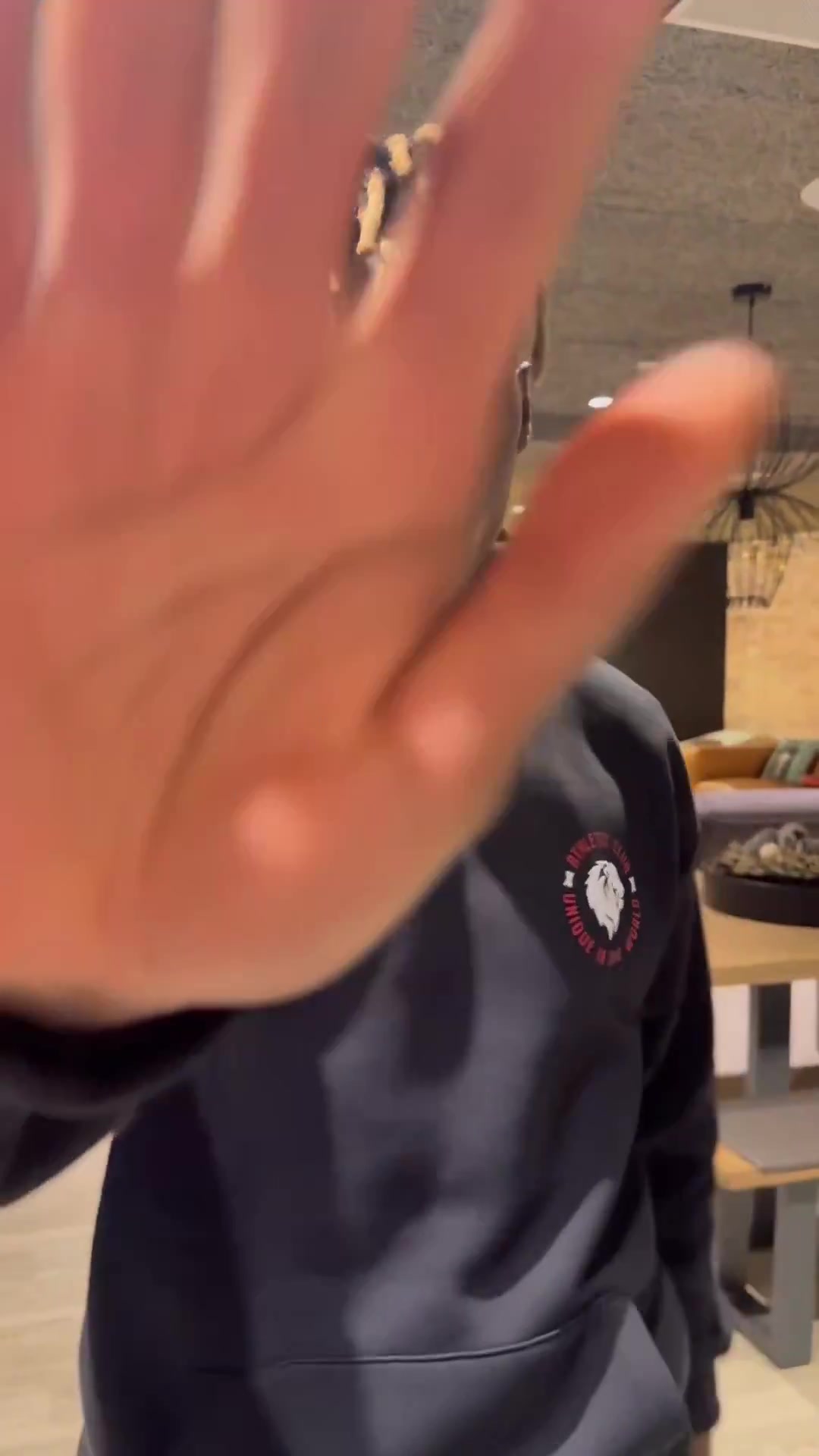 公然挑釁巴薩尼科我愛(ài)去哪去哪和我的家人愛(ài)人一起