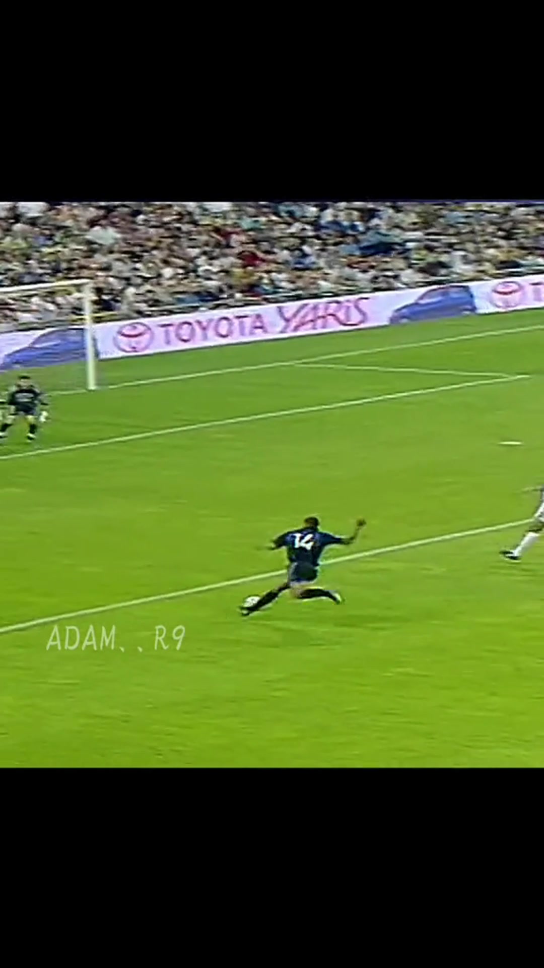 當(dāng)時(shí)的皇馬眾將還不清楚他們將面對(duì)17歲阿德怎樣的一腳射門(mén)