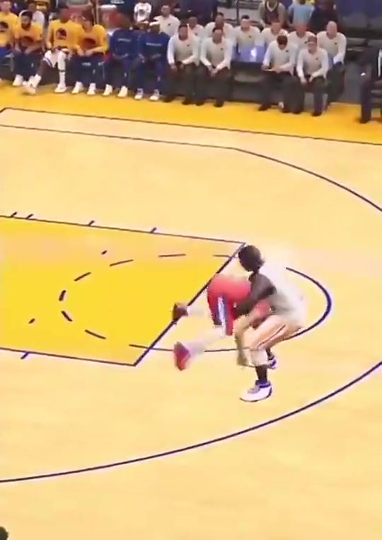 普爾這也太慘了2K中驚現(xiàn)追夢在比賽中將普爾暴揍一頓