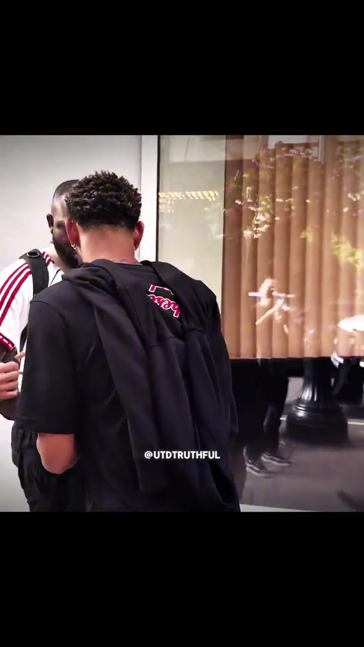 國(guó)外球迷分享庫(kù)尼亞人真的很Nice就算很著急也會(huì)為球迷簽名