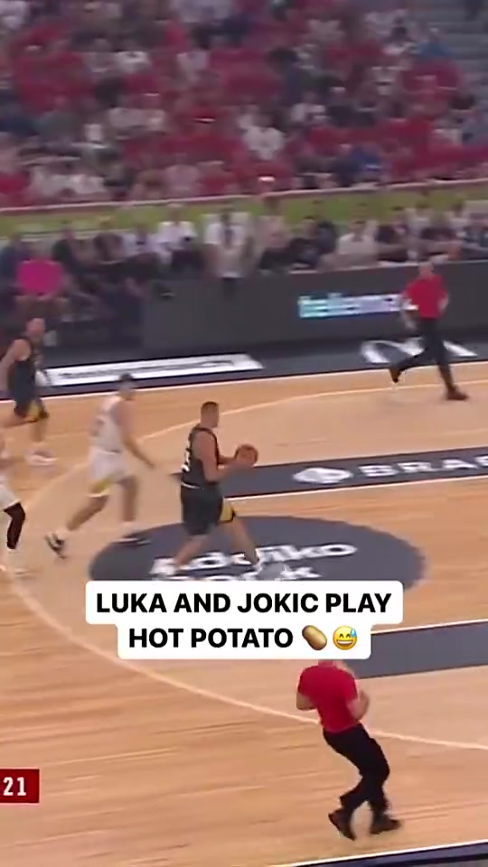 倆胖胖真會玩東契奇約基奇互相傳來傳去 球不用落地就進了