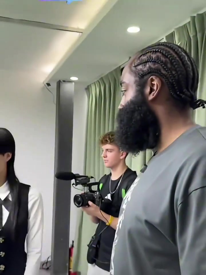 我喜歡哈登也喜歡王思諾可是我怕哈登喜歡王思諾