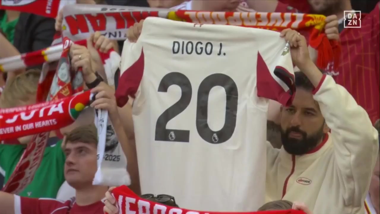 致敬若塔安菲爾德全場高唱你永遠(yuǎn)不會獨行