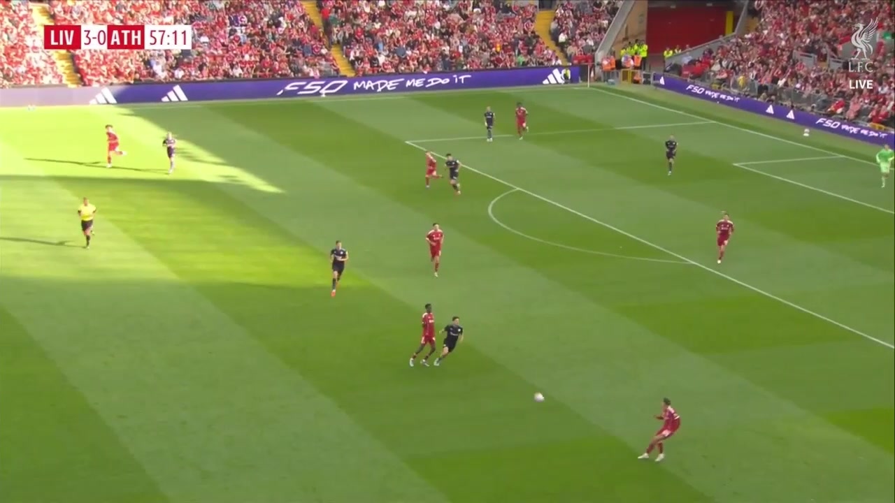 努涅斯禁區(qū)內(nèi)送助攻埃利奧特爆射破門(mén)利物浦4-0領(lǐng)先畢爾巴鄂