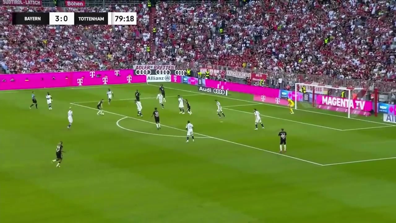 拜仁小將阿薩雷禁區(qū)內(nèi)兜射破門拜仁4-0領先熱刺