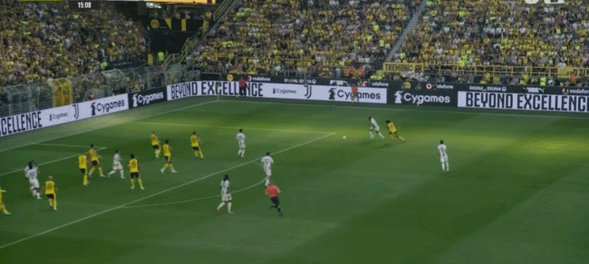 尤文半場1-0領(lǐng)先多特，卡盧盧助攻坎比亞索進(jìn)球。