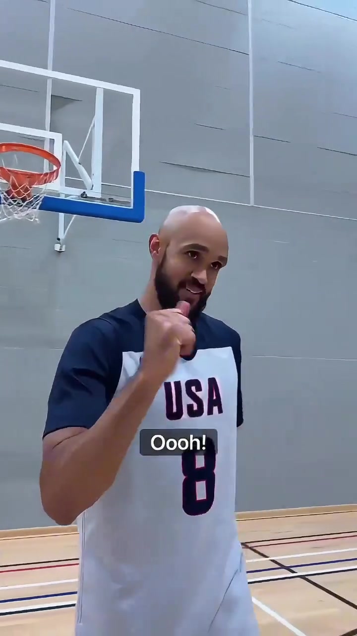 美國(guó)男籃訓(xùn)練期間趣事合集庫(kù)里和華子扣籃難度一樣...