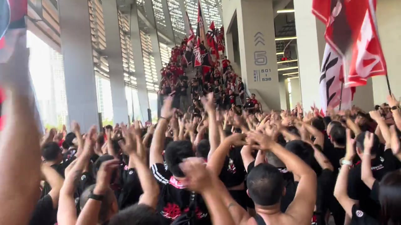 四川雄起成都蓉城球迷賽前加油助威太震撼了