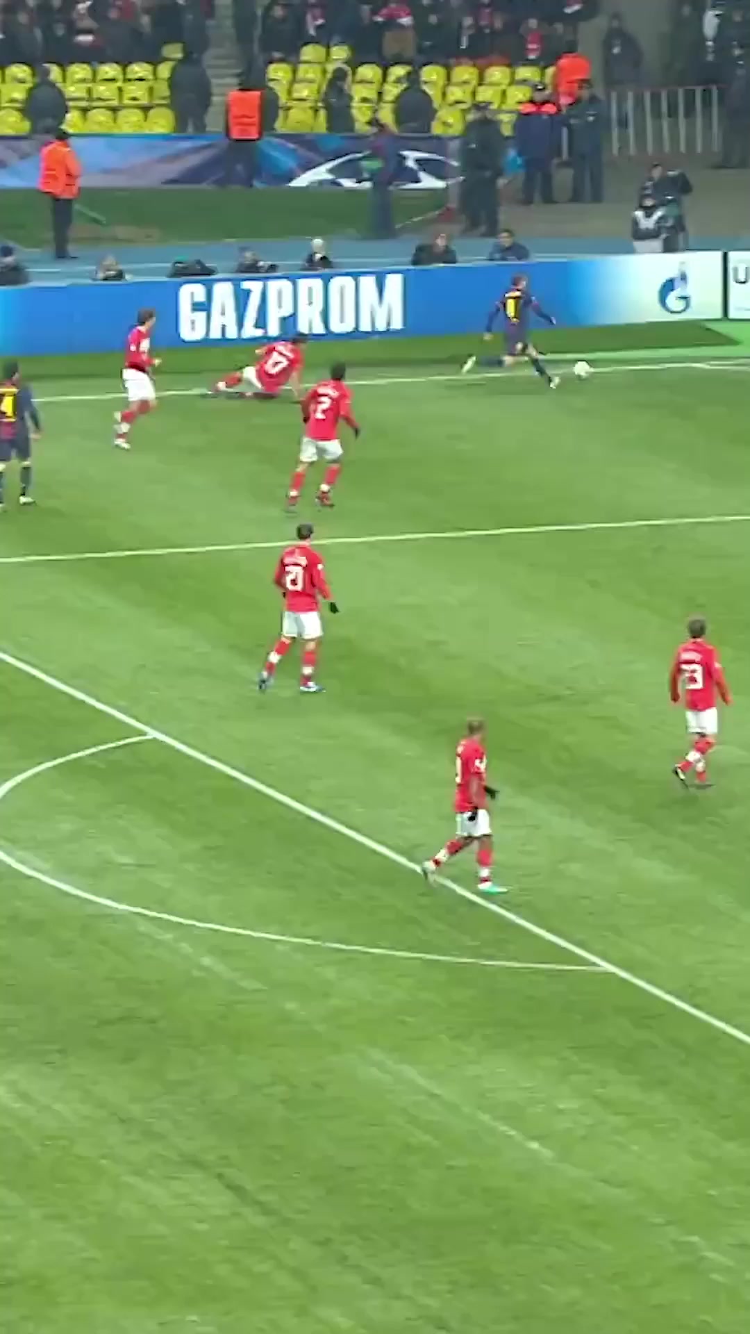 踢球優(yōu)雅會魔法中場藝術家伊涅斯塔