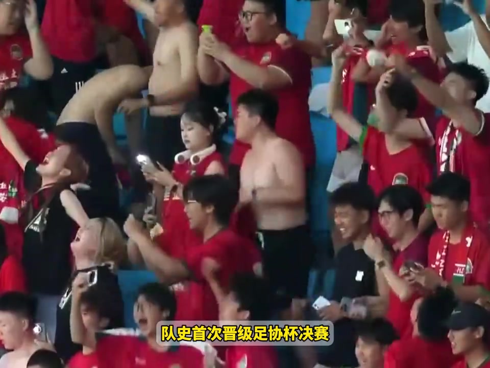 太不易了河南隊隊史31年首次闖進足協(xié)杯決賽賽后全隊瘋狂慶祝