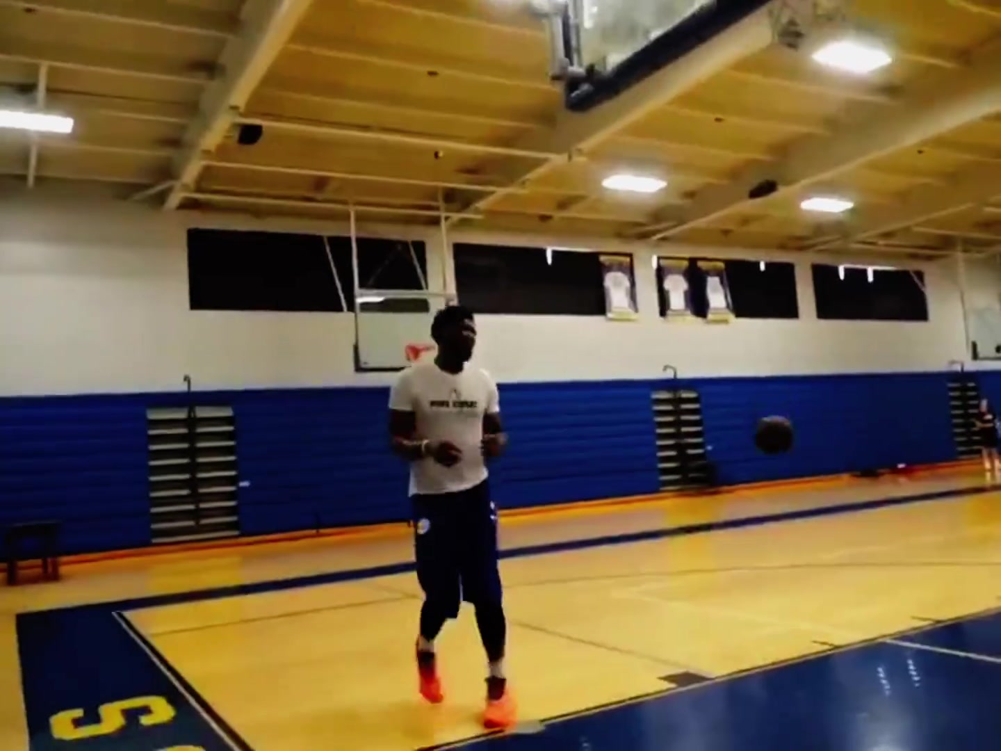 地球人還沒能進(jìn)化出能適配大帝打法的膝蓋嗎