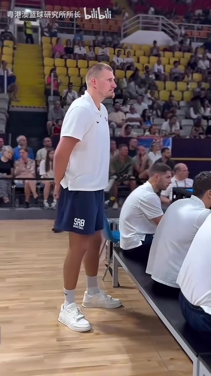 慈眉善目虛假的約基奇vs真實(shí)的約基奇這個(gè)瘦弱的人會(huì)打球嗎