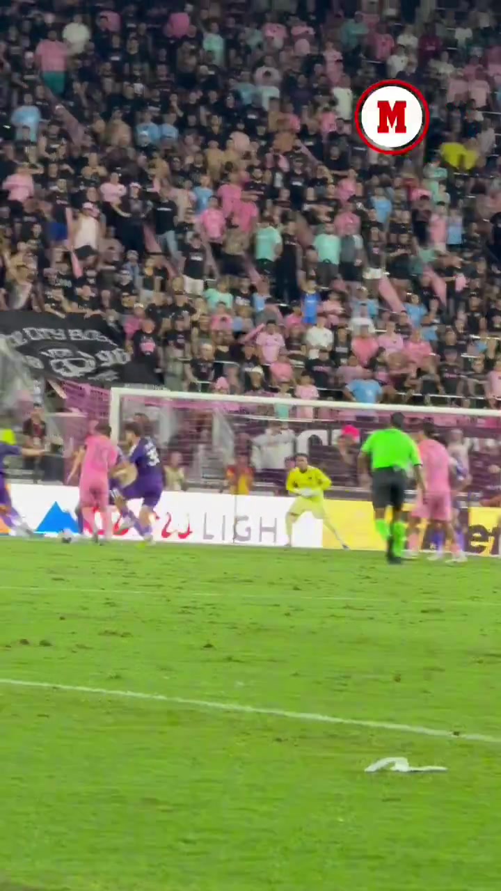 球王實力現(xiàn)場實拍多人合圍也攔不住梅西進球