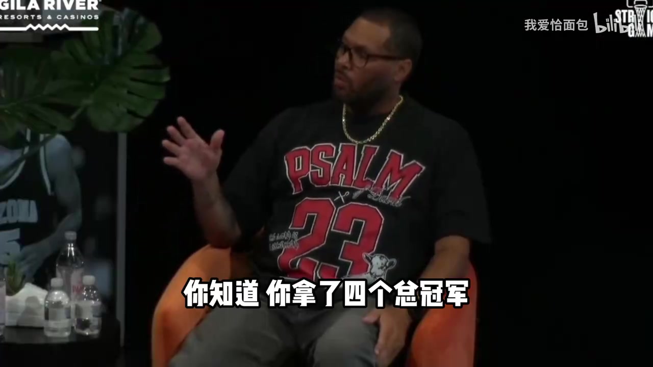 奧尼爾回憶04年被活塞擊潰輸了以后科比說(shuō)我不走他就走