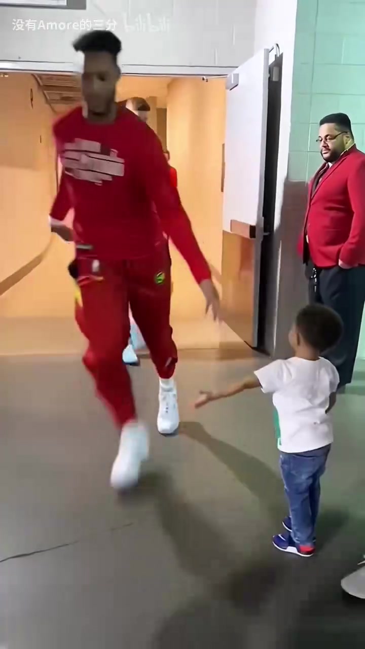 奧尼爾這種機(jī)會(huì)我怎么會(huì)錯(cuò)過(guò)NBA球員們的暖心時(shí)刻