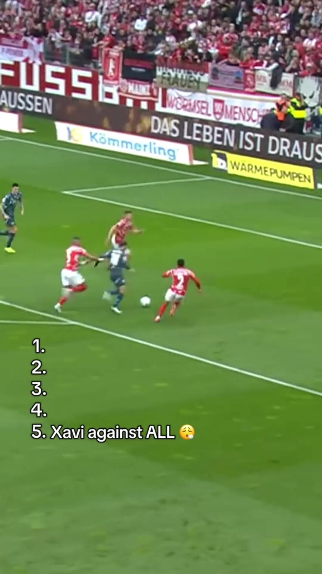 盤帶突破創(chuàng)造力十足球隊進攻核心哈維-西蒙斯