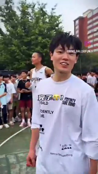 國內(nèi)野球場驚艷文班亞馬 背影看著真滴好像啊