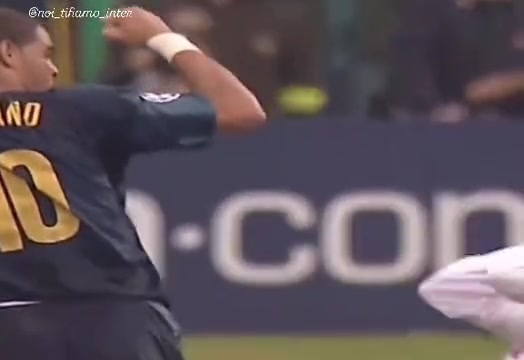 不慣著當(dāng)年阿德遭瓦倫西亞球員暗算藍(lán)黑國王直接正當(dāng)防衛(wèi)