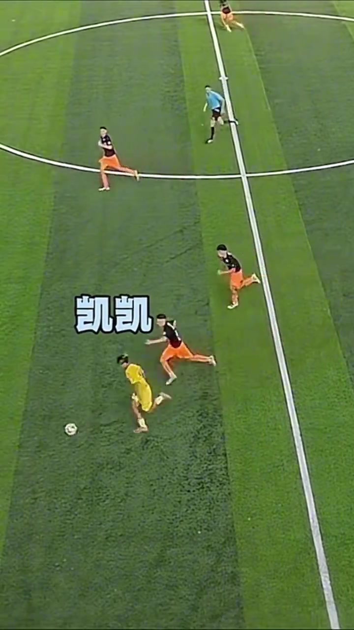 劉凱源這盤(pán)帶加速姿勢(shì)很像克雷桑甚至像以前大連卡拉斯科