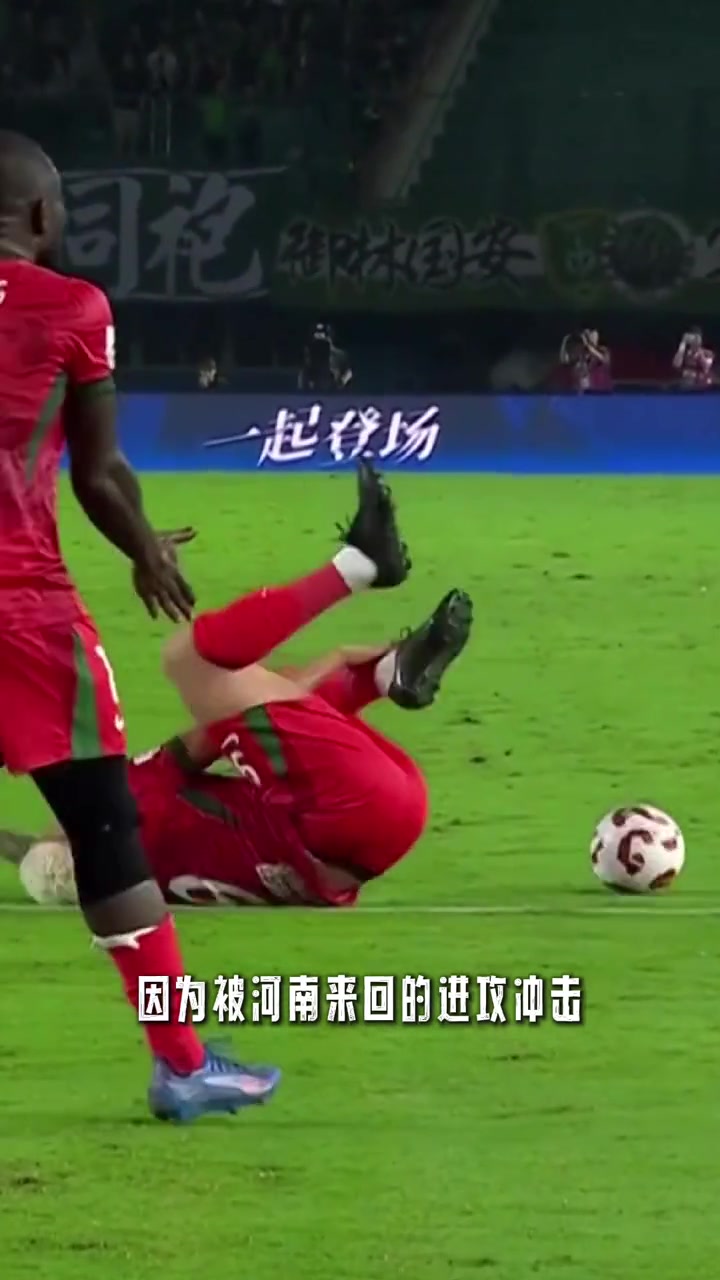 國(guó)安犯規(guī)送點(diǎn)時(shí)塞蒂恩壓力大到不敢看場(chǎng)上抱頭懷疑人生