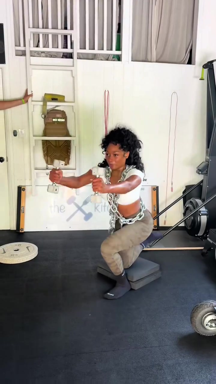 克萊和女友一起健身 這才是情侶應該有的樣子吧