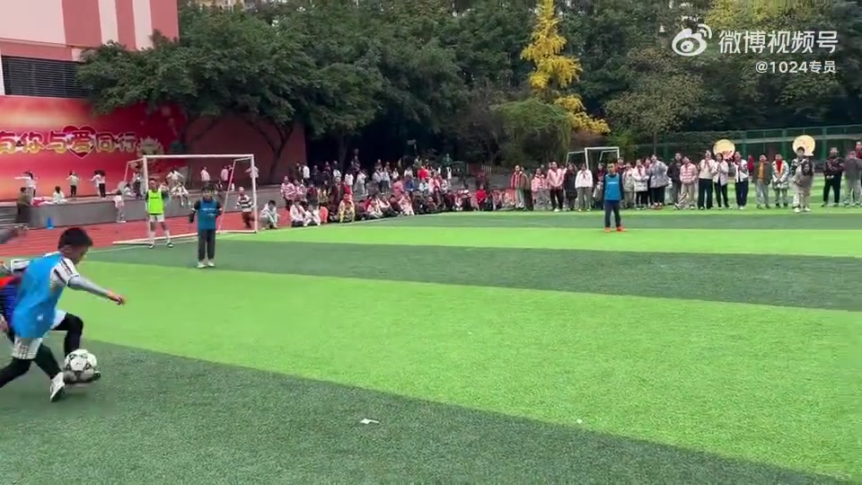 這孩子的天賦未來(lái)進(jìn)個(gè)國(guó)足應(yīng)該沒(méi)問(wèn)題吧