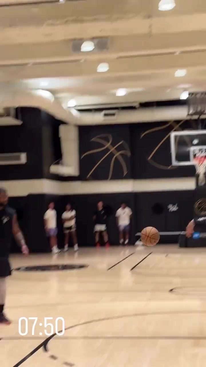 最新視頻歐文可以打球了??相信很快又能再見(jiàn)球場(chǎng)寫(xiě)詩(shī)