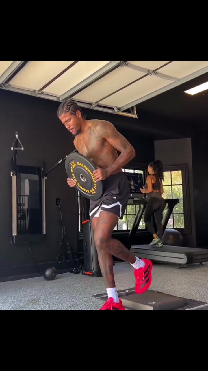 杰倫格林加緊訓(xùn)練變強(qiáng)壯了