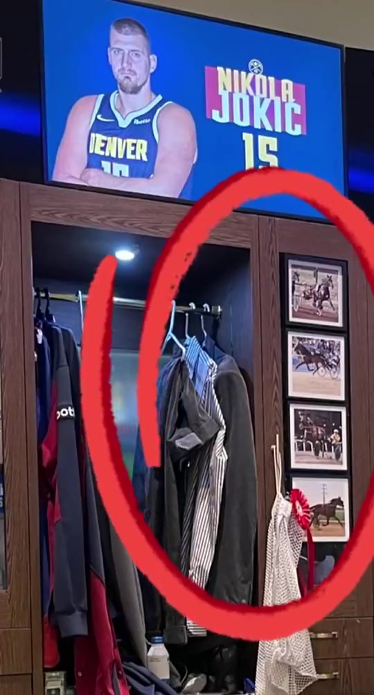 不愧是你別人更衣室放家人偶像照片約老師放的居然都是馬