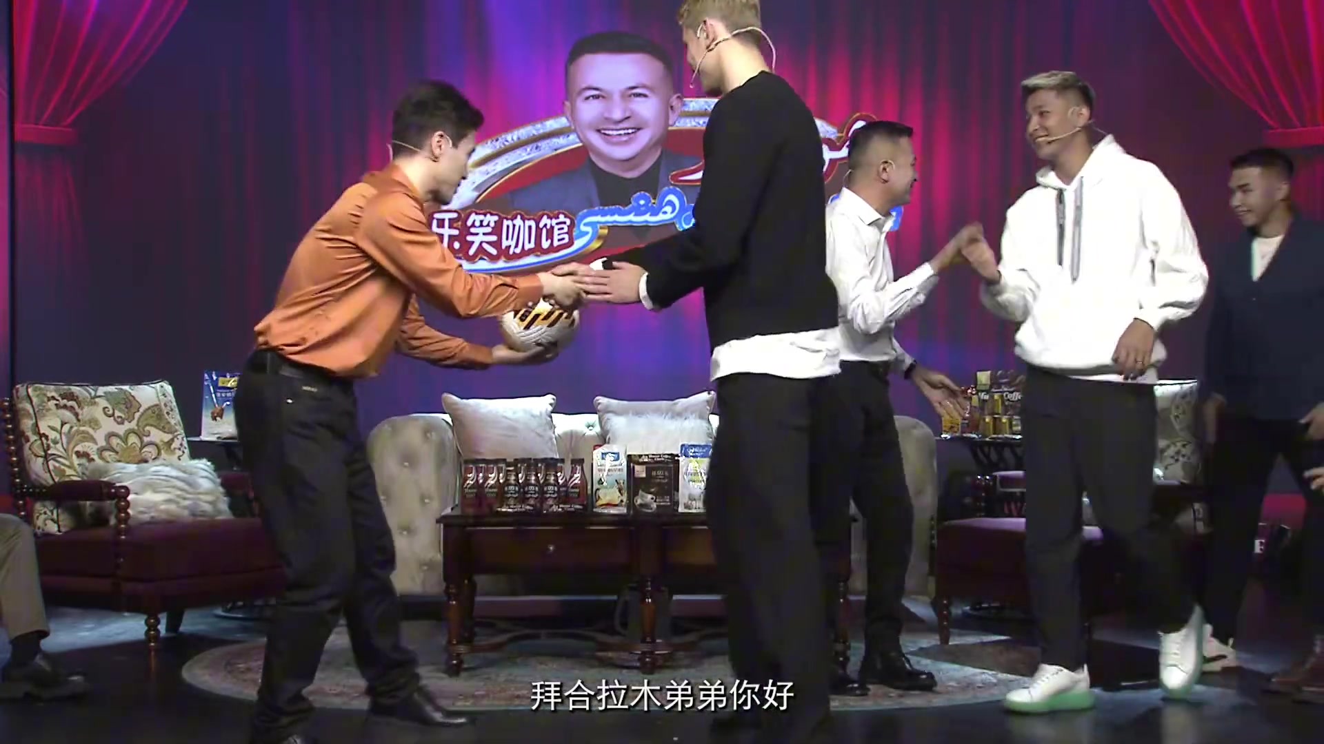 拜合拉木都去參加綜藝?yán)舶莺侠驹谶@么多新疆帥哥里還是頂級(jí)