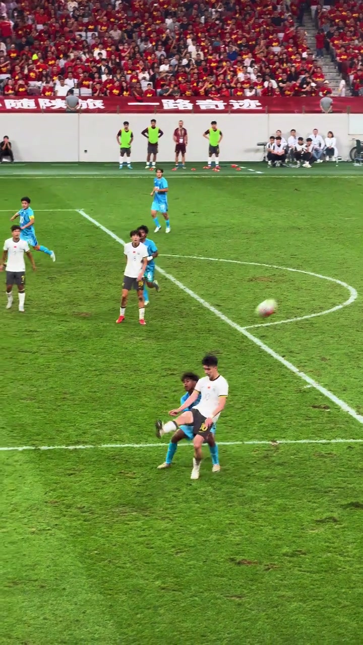 真降維打擊現(xiàn)場(chǎng)看王鈺棟半場(chǎng)替補(bǔ)獨(dú)造7球