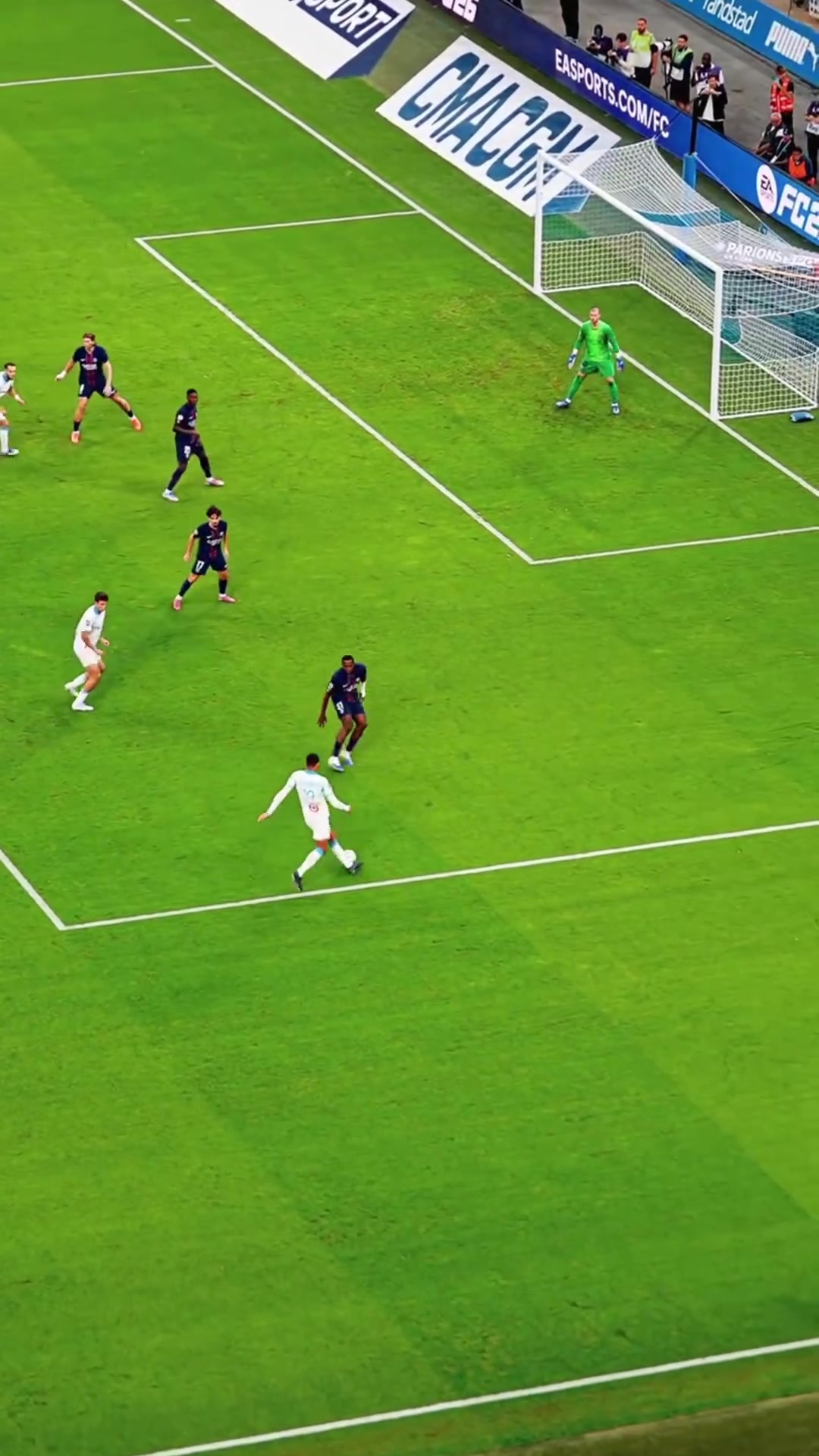 懷念多納魯馬嗎巴黎門將出擊失誤馬賽球員頭球破門