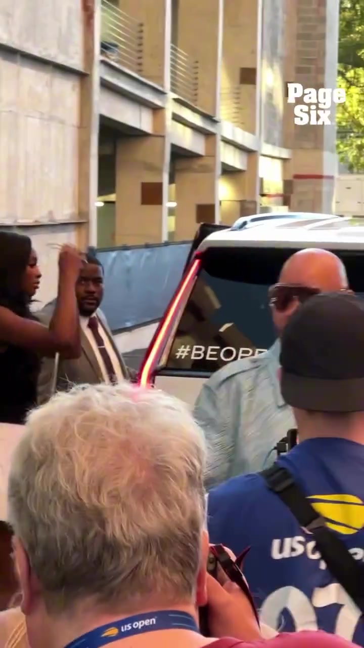 騎士球星米切爾帶新婚妻子觀看美網(wǎng) 這個(gè)兄弟們覺得如何