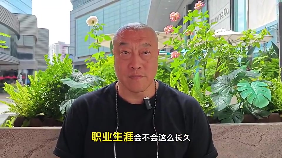 詹姆斯回到喬丹時(shí)代能拿4個(gè)冠軍嗎馬健詹姆斯的身體天賦更強(qiáng)