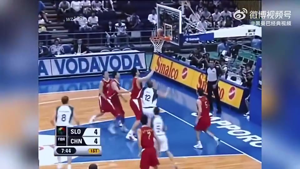 06年中國男籃對陣斯洛文尼亞全隊(duì)78分姚明一人就貢獻(xiàn)了36分