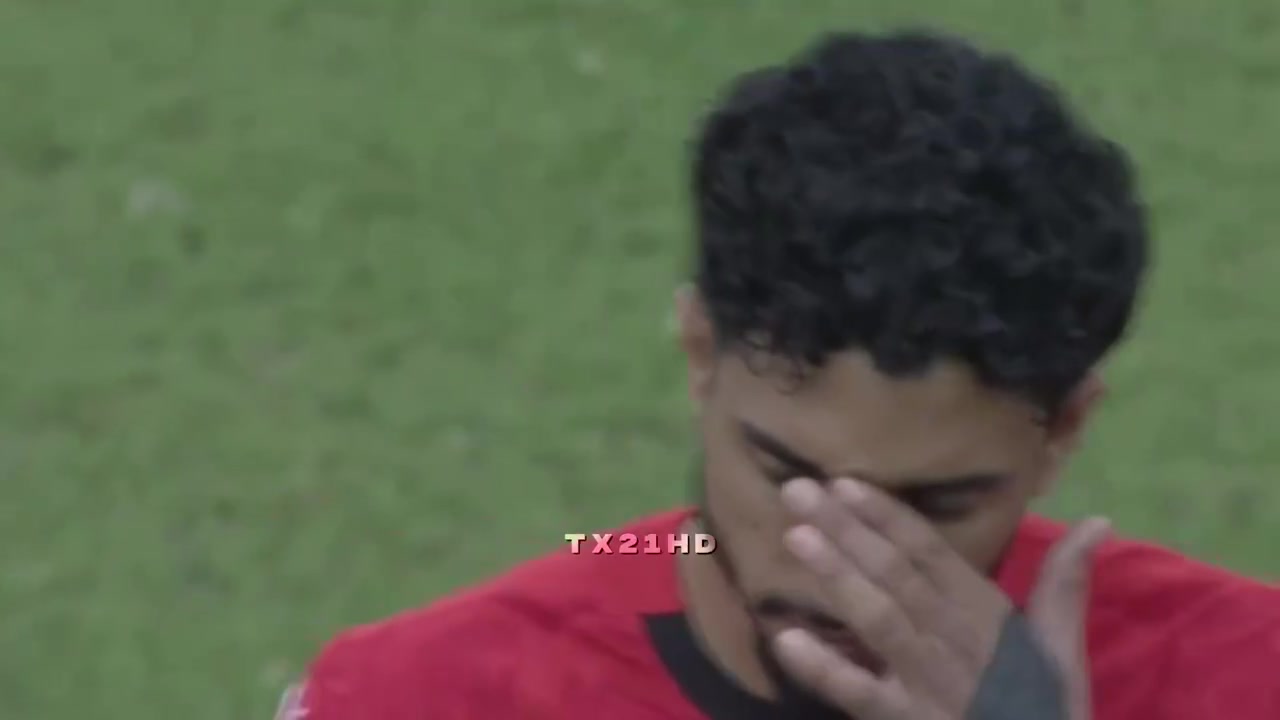 傷退馬爾穆什在對陣布基納法索時膝蓋受傷瞬間