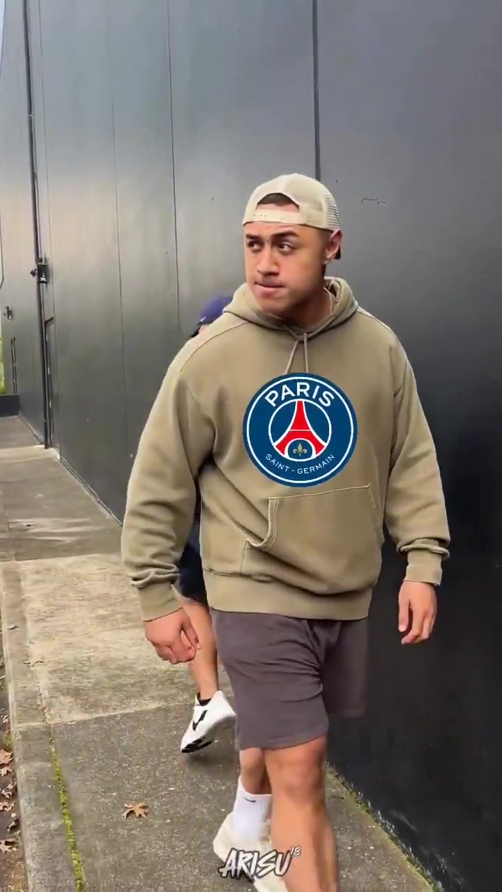 國(guó)外網(wǎng)友惡搞當(dāng)大巴黎見(jiàn)到巴薩和切爾西時(shí)