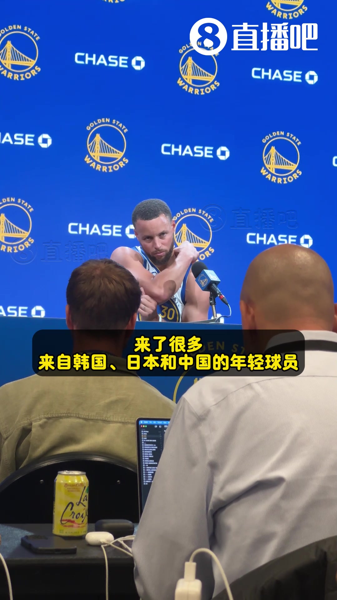 庫(kù)里很高興把庫(kù)里訓(xùn)練營(yíng)帶到重慶我看到籃球在全球高水平發(fā)展