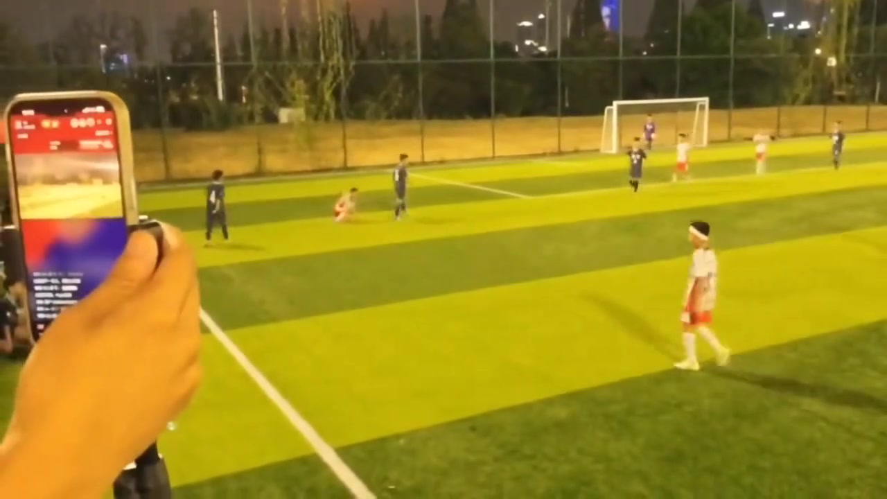 博主徐州市隊教練教小孩廢人的動作可悲的是對方家長樂在其中