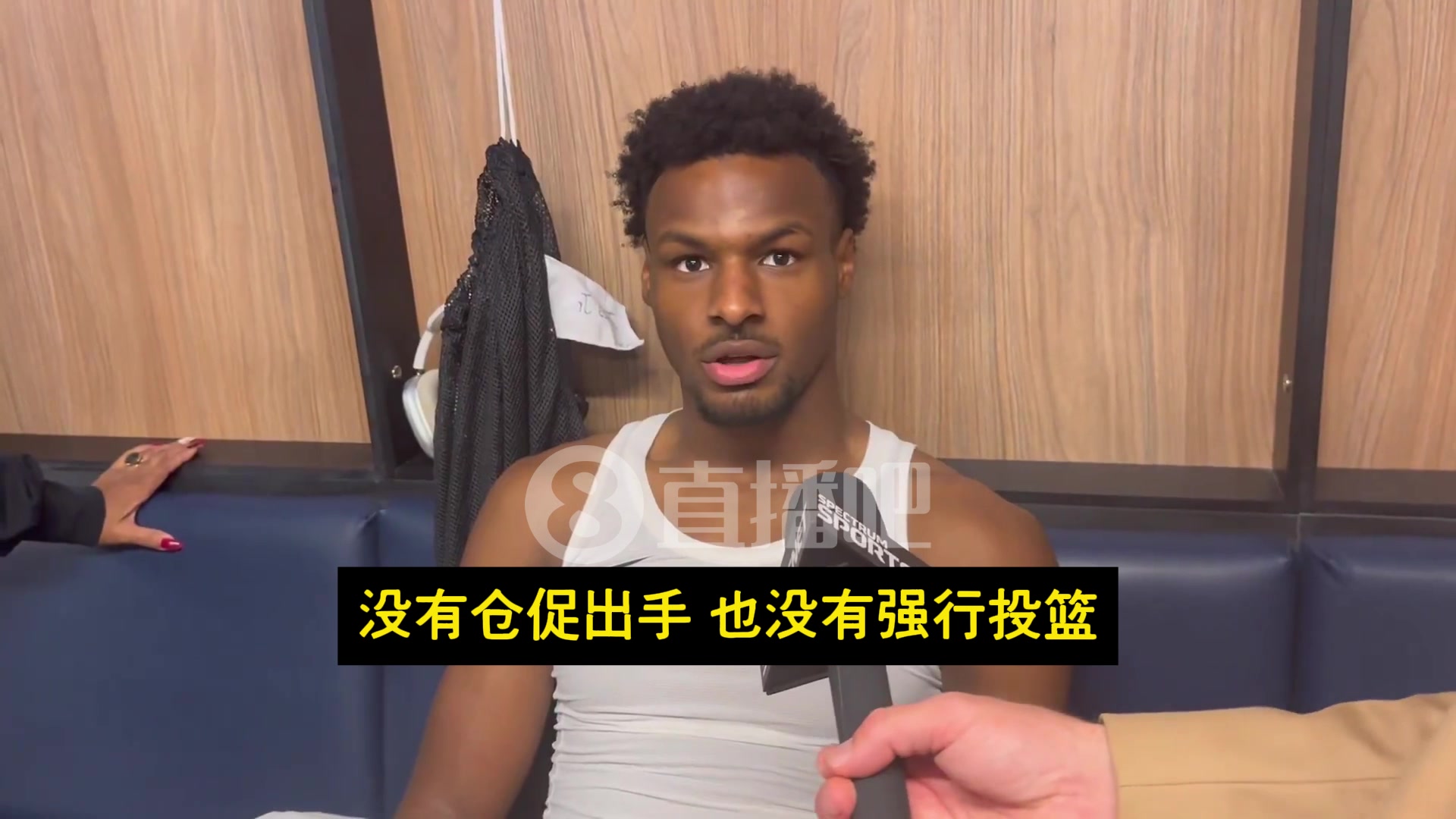 布朗尼談12中1我認(rèn)為我的出手選擇挺不錯(cuò)投得很正只是短了