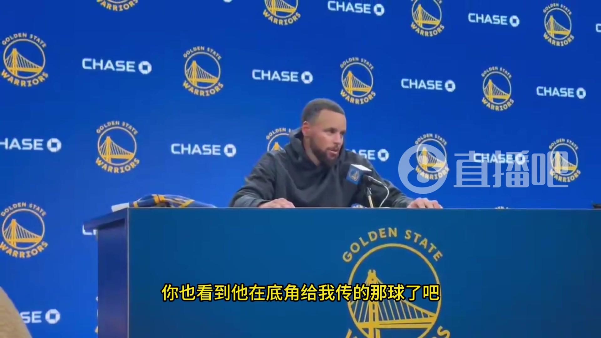 勇士首秀庫(kù)里霍福德作為5號(hào)位非常全面我和他的默契不可言喻